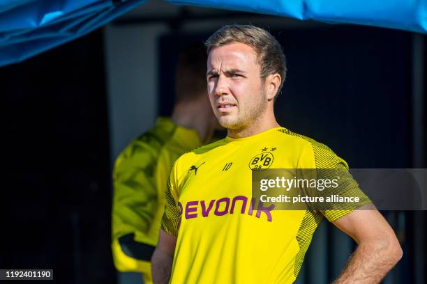 January 2020, Spain, Marbella/Provinz Malaga: Football: Test matches, Borussia Dortmund - Standard Liege at the Estadio Marbella. Dortmund's Mario...