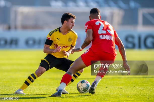 January 2020, Spain, Marbella/Provinz Malaga: Football: Test matches, Borussia Dortmund - Standard Liège at the Estadio Marbella. Dortmund's Mateu...