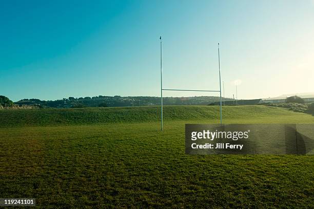 rugby fields - campo de rugby fotografías e imágenes de stock