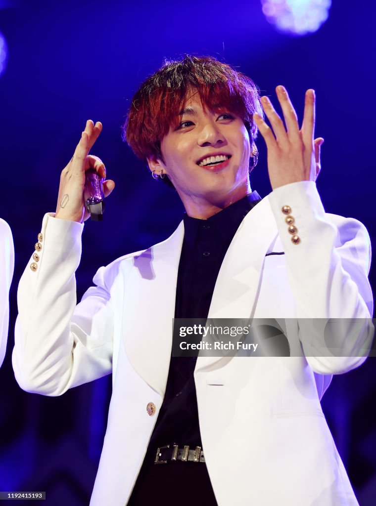 102.7 KIIS FM Jingle Ball – SHOW