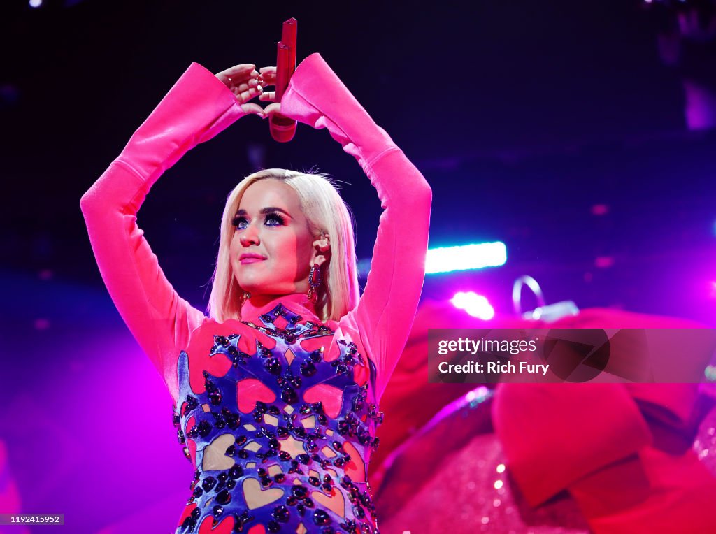 102.7 KIIS FM Jingle Ball – SHOW