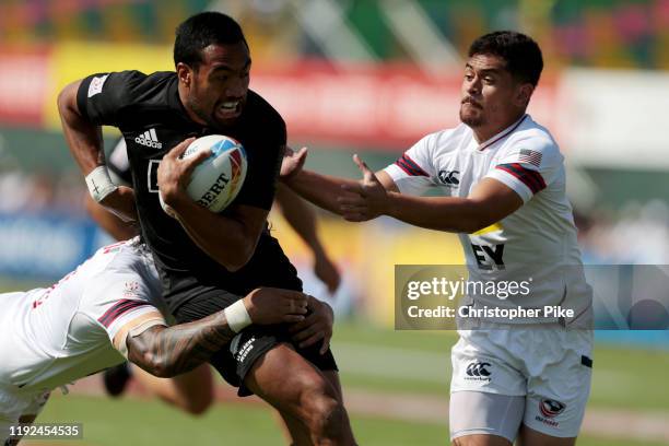 Sione Molia of New Zealand is tackled by Naima Fuala'au of USA during the Men’s Cup Quarterfinal match between New Zealand and USA on Day Three of...