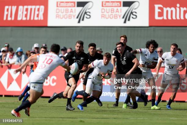 Kurt Baker of New Zealand runs with the ball during the Men’s Cup Quarterfinal match between New Zealand and USA on Day Three of the the HSBC World...