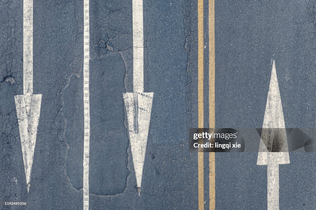 Hwy On Ramp Arrow Arrow Sign On Highway Pavement High-Res Stock Photo - Getty Images