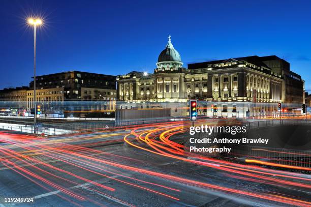 twilight at  mitchell library - glasgow schotland stock pictures, royalty-free photos & images