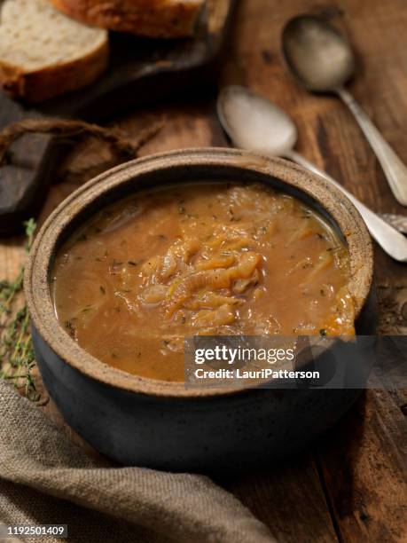 onion soup with french bread - onion soup stock pictures, royalty-free photos & images