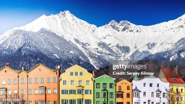 innsbruck traditional buildings and alpine peaks panoramic view - innsbruck fotografías e imágenes de stock