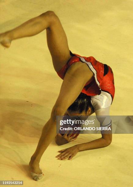 Venezuelan gymnast Katerin is seen in competition 27 November 2002 in Cuidad Merliot, El Salvador. La venezolana Katerin ejecuta el 27 de noviembre...