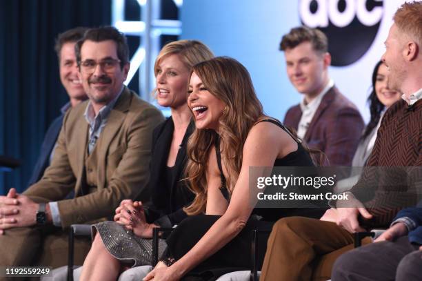 Modern Family Photos and Premium High Res Pictures - Getty Images