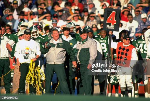 Sun Bowl: Michigan State head coach George Perles on sidelines during game vs USC at Sun Bowl Stadium. El Paso, TX CREDIT: John Biever