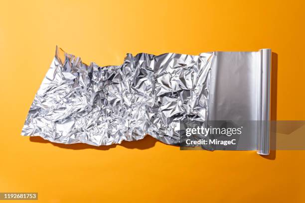 crumpled aluminium foil roll - carta stagnola foto e immagini stock