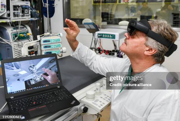 January 2020, Berlin: Doctor Olaf Göing, chief physician of the clinic for internal medicine at the Sana Klinikum Lichtenberg, tests mixed-reality 3D...