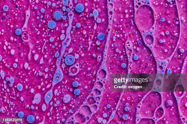abstract colorful acrylic oil bubbles background. ink design template mixed texture background. liquid color backdrop. fluid art - micro stockfoto's en -beelden