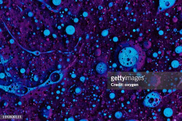 abstract dark purple blue acrylic oil bubbles background. ink design template mixed texture background. liquid color backdrop. fluid art - cells science stockfoto's en -beelden