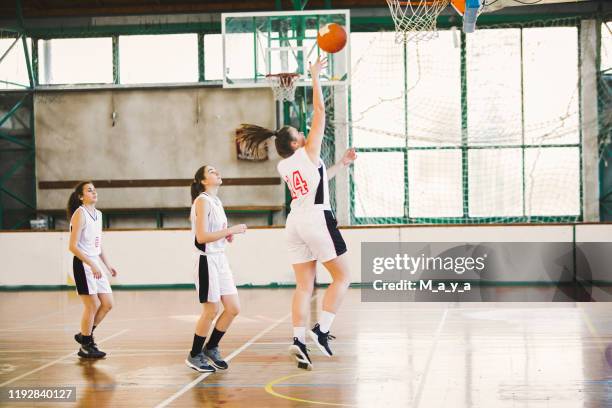 vrouwen training basketbal - women's basketball stockfoto's en -beelden