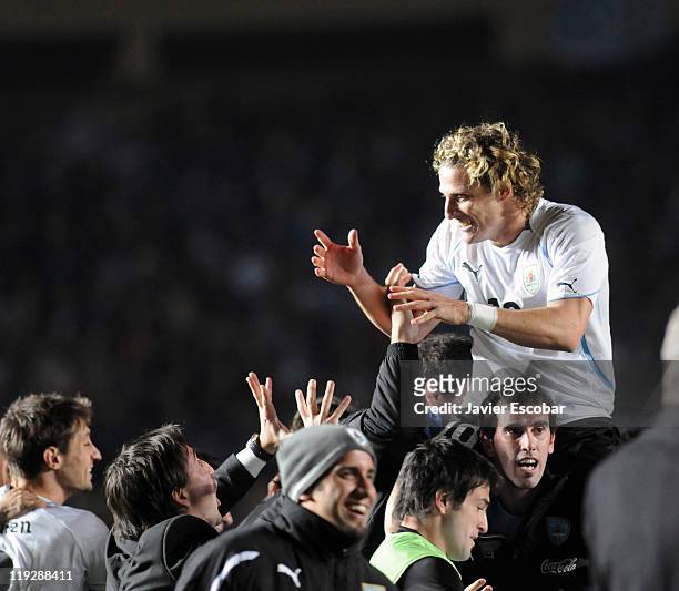 Diego Forlan and the teammates of Uruguay celebrate after the victory between Argentina and Uruguay as part of the Cuarter Final, of Copa America...
