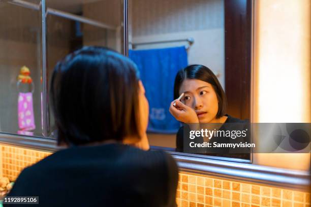 asian woman using the eye brow pencil - eyebrow pencil fotografías e imágenes de stock