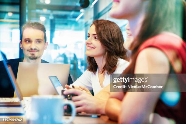 millennial geschäftsfrau bei einem treffen, das mit einem lächeln zu ihrem unsichtbaren führer hört - office smile light stock-fotos und bilder