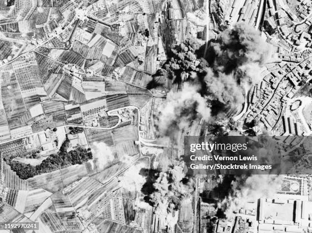 wwii photo of axis railroad yards at siena, italy being aerial bombed by mediterranean allied air force bombers. - forze alleate foto e immagini stock