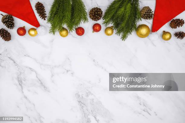 christmas decoration on white marble background - happy santa claus over white blank stock-fotos und bilder