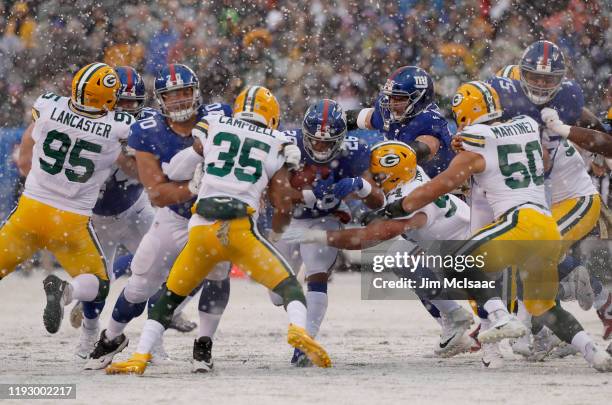 Saquon Barkley of the New York Giants in action against the Green Bay Packers at MetLife Stadium on December 01, 2019 in East Rutherford, New Jersey....