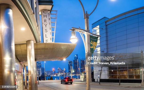 windsor, ontario skyline-ferry street mot detroit - windsor ontario bildbanksfoton och bilder