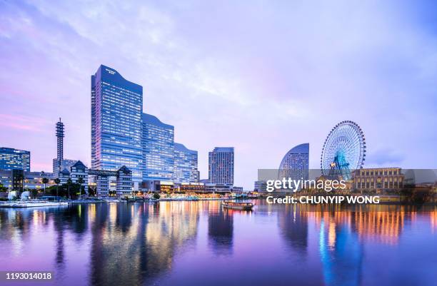 stadsgezicht van yokohama minatomirai in yokohama, prefectuur kanagawa, japan - minato mirai stockfoto's en -beelden