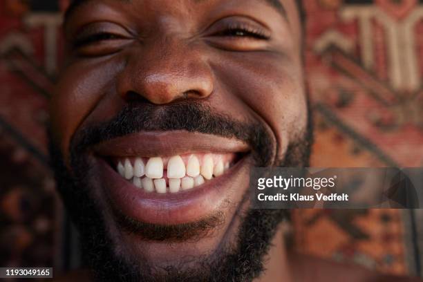 portrait of happy man against patterned wall - primeiríssimo plano imagens e fotografias de stock