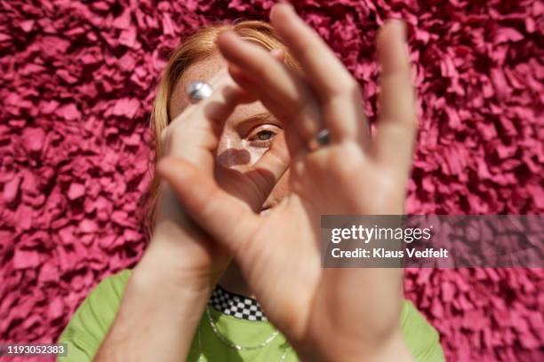 beautiful woman gesturing against textured wall - focus concept stockfoto's en -beelden