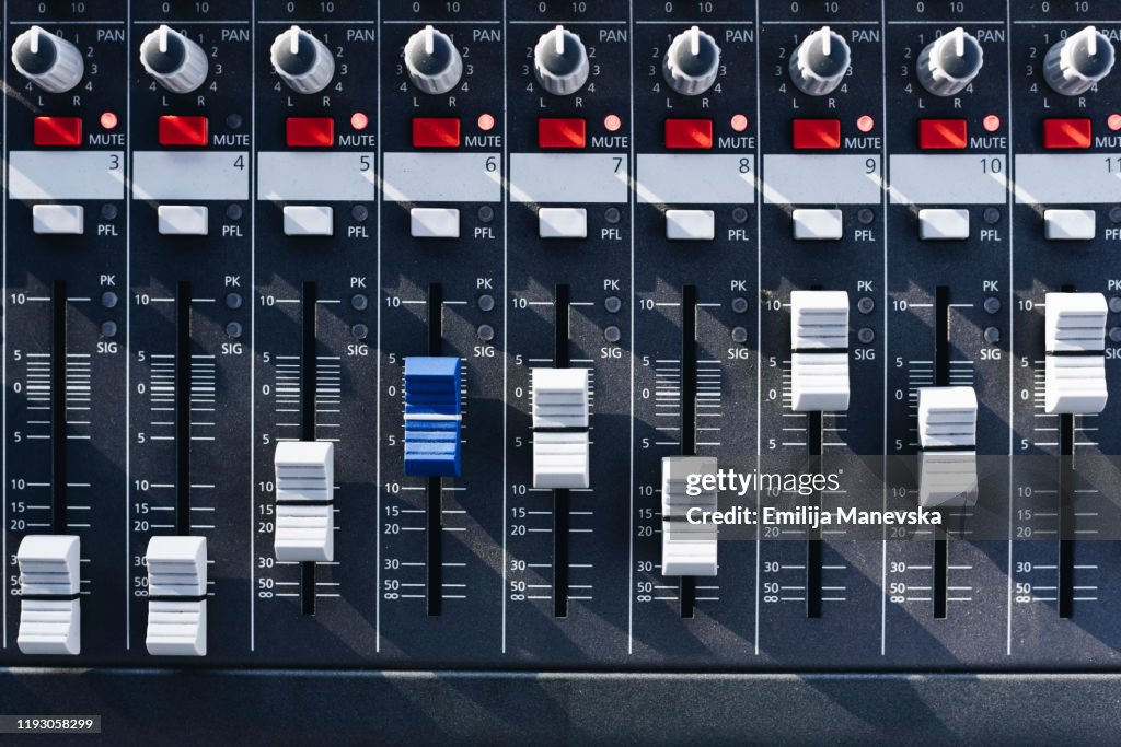 Sound mixer