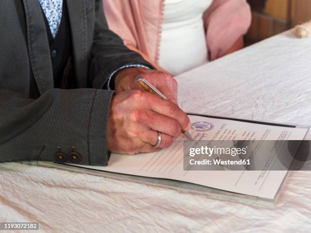 Signimg 1,412 Signing Register Stock Photos, High-Res Pictures, and Images ...