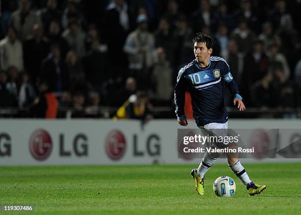 Lionel Messi, from Argentina, in action during a match between Argentina and Uruguay as part od the Quarter Fina of the Copa America 2011 at...