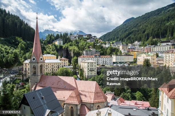 view of the village with church, bad gastein, hohe tauern national park, austria - bad gastein stockfoto's en -beelden