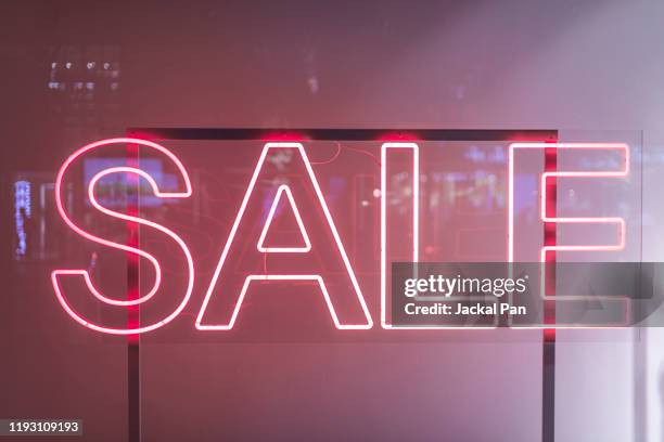 sale - alphabet neon photos et images de collection