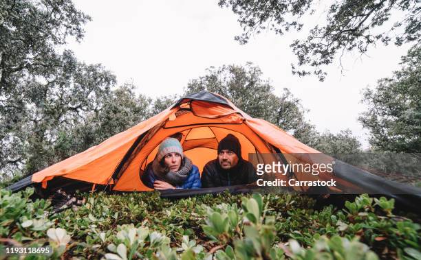 a man and a woman in a tent. - guadalajara fotografías e imágenes de stock