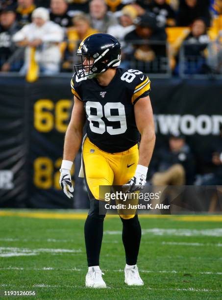 Vance McDonald of the Pittsburgh Steelers in action against the Los Angeles Rams on November 10, 2019 at Heinz Field in Pittsburgh, Pennsylvania.