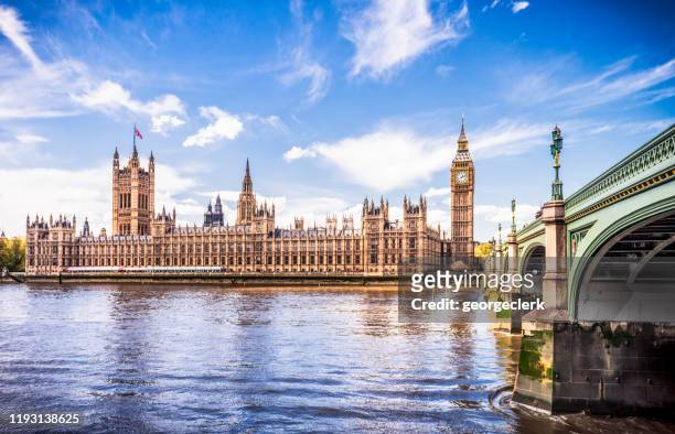 palazzo di westminster, centro della democrazia britannica - london foto e immagini stock