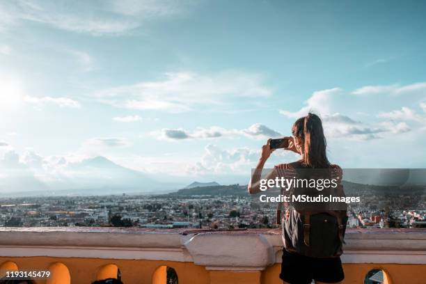 viajar es la mejor inversión de tu vida - puebla mexico fotografías e imágenes de stock