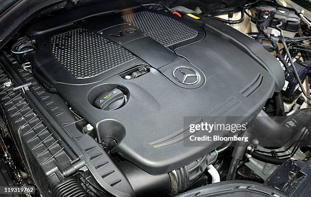 M350 Engine 95 35 Liter V6 Stock Photos, High-Res Pictures, and Images - Getty Images