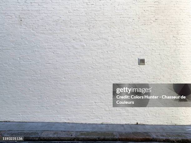 white brick wall with stone sidewalk in london - pavement texture stock pictures, royalty-free photos & images