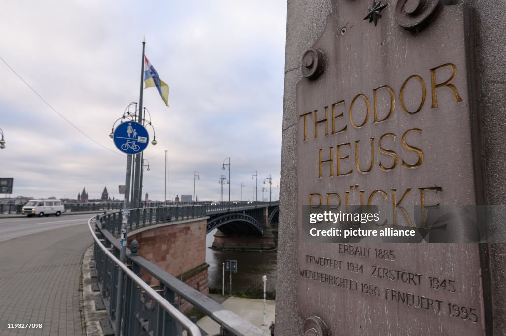 Start of closing Theodor Heuss Bridge due to renovation