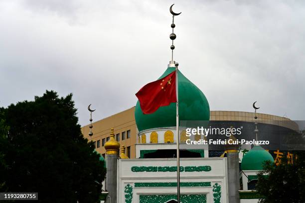 nanguan mosque and chinese flag at yinchuan, northwest china - mosque stock pictures, royalty-free photos & images