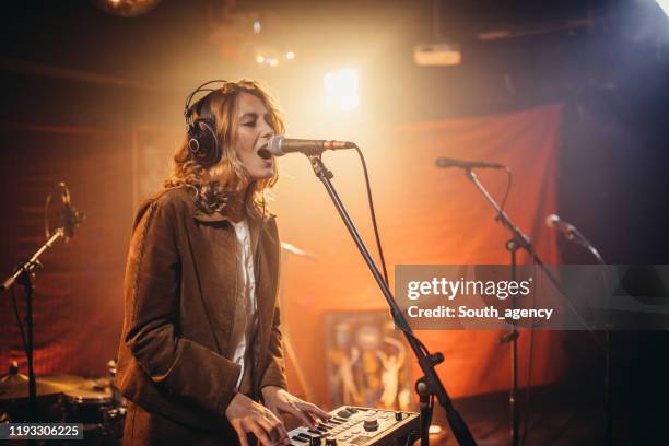 Lady Roking Singer 657,553 Female Singers Stock Photos, High-Res Pictures, and Images ...