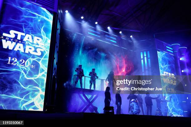 Katherine Kennedy, J.J. Abrams, John Boyega, Daisy Ridley, Oscar Isaac and Anthony Daniels with Star Wars characters Stormtroopers, Kylo Ren, R2-D2,...