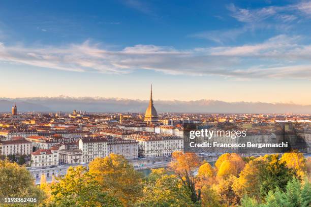 sunset on the old town of torino(turin) - turin photos et images de collection