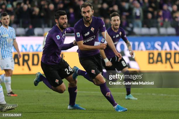 German Pezzella of ACF Fiorentina celebrates with teammates after scoring a goal during the Serie A match between ACF Fiorentina and SPAL at Stadio...