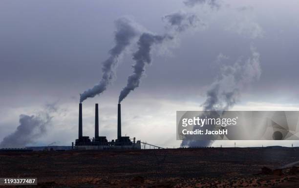 contaminación atmosférica - incinerator fotografías e imágenes de stock
