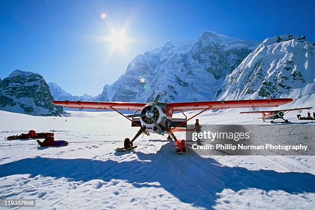 denali landing - base camp stock-fotos und bilder