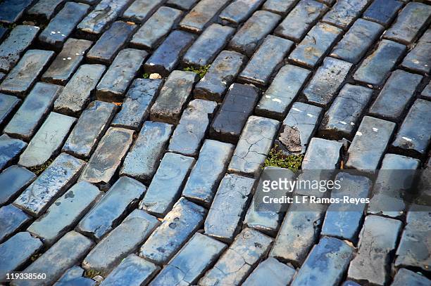 cobblestones in old san juan - altstadt von san juan stock-fotos und bilder