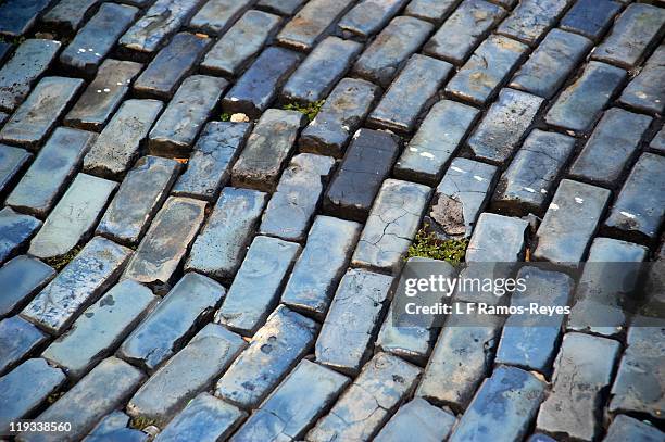 cobblestones in old san juan - velha san juan imagens e fotografias de stock